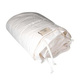 Lightweight king wool duvet from THREE Duvets for a cool and comfortable night&apos;s sleep.